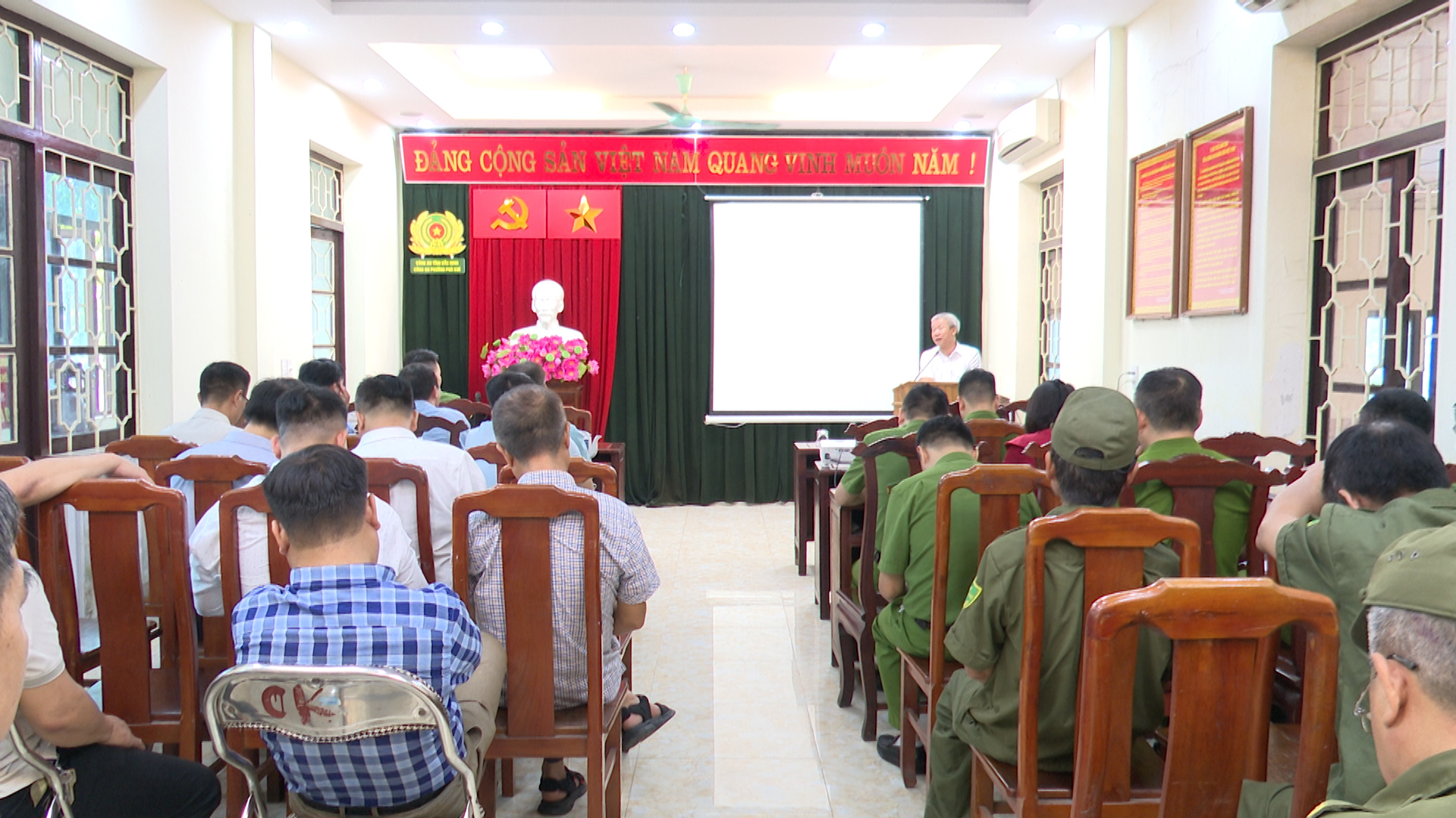 Phù Khê ra quân triển khai “Chiến dịch mùa hè số cùng VNeID” năm 2026